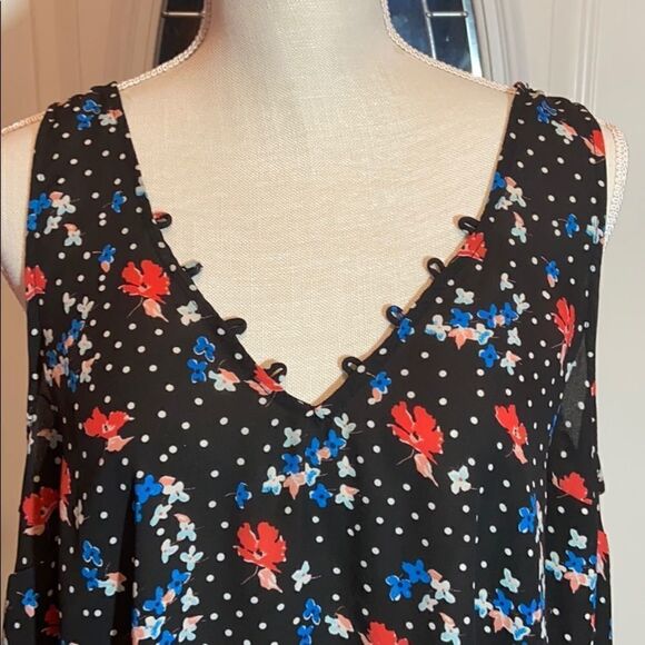 Torrid Sleeveless V-Neck Blouse - Picture 4 of 7